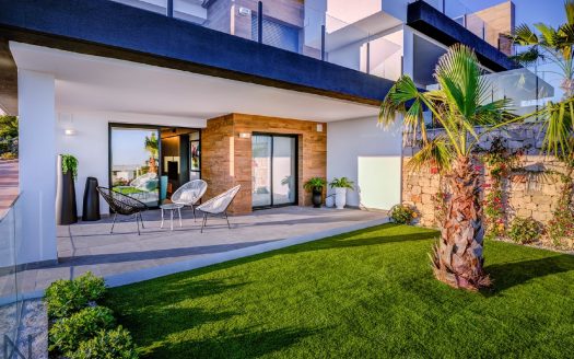 Apartment with mountain view and garden